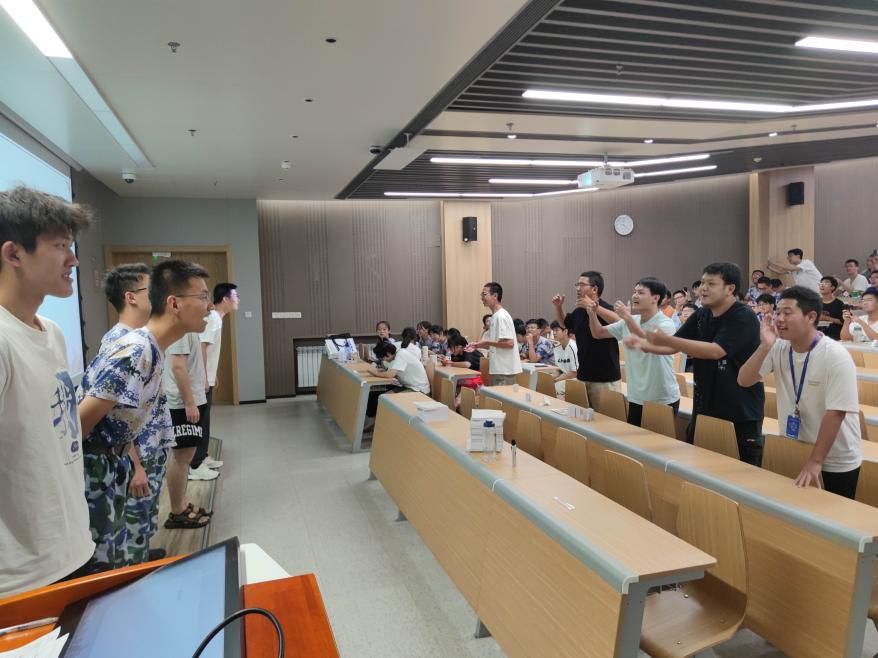 术学院面向本科新生开展沉浸式形势与政策课j9九游真人游戏第一平台计算机科学与技(图2)