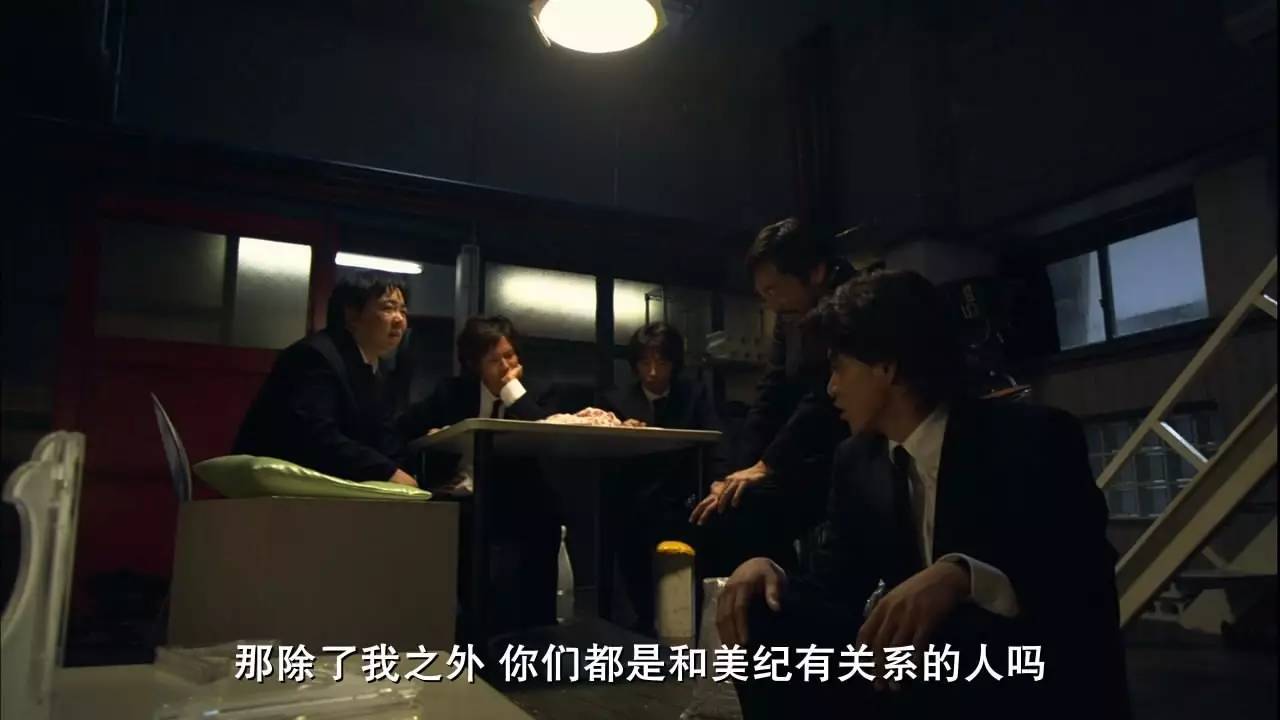 个房间里做着羞羞的…九游会五个痴汉在一(图6)