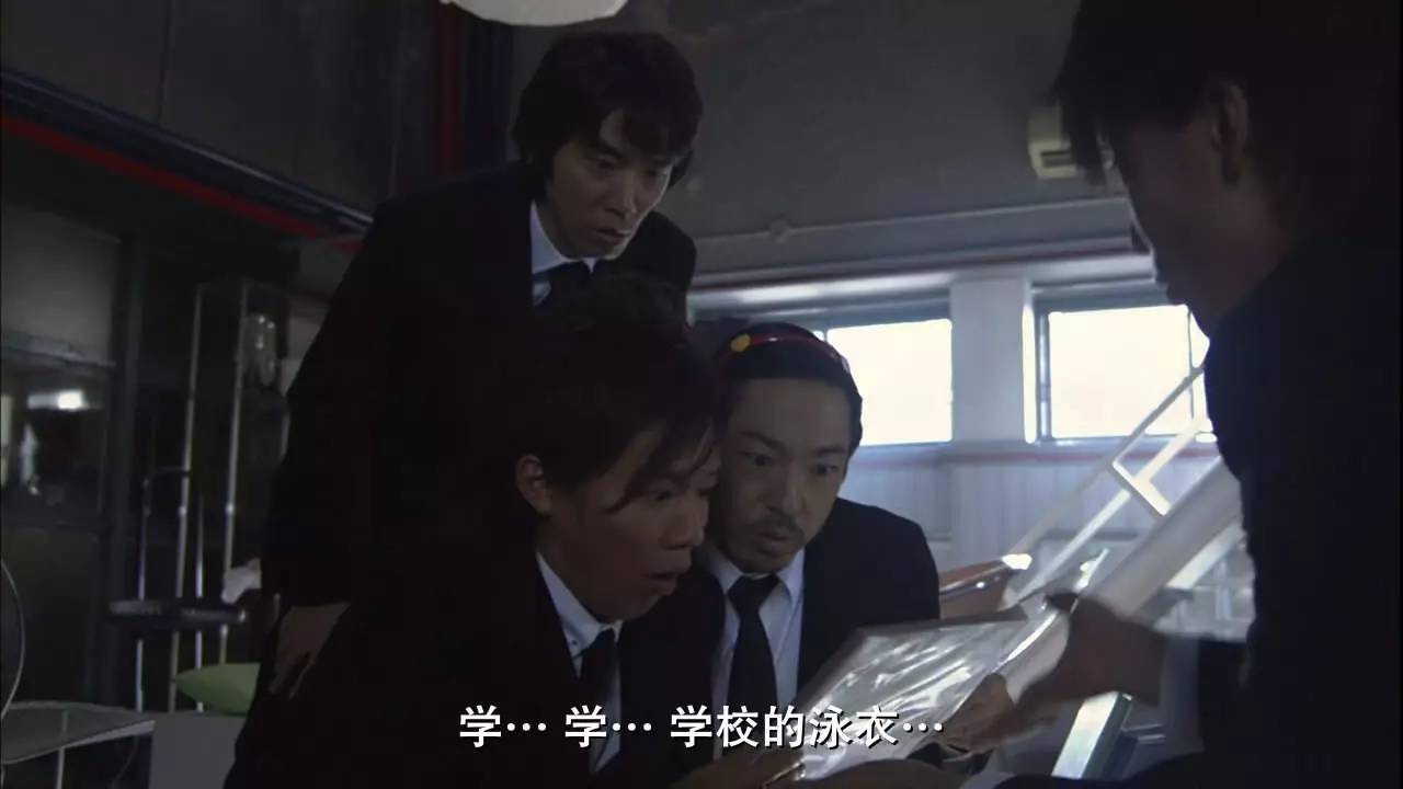 个房间里做着羞羞的…九游会五个痴汉在一(图7)