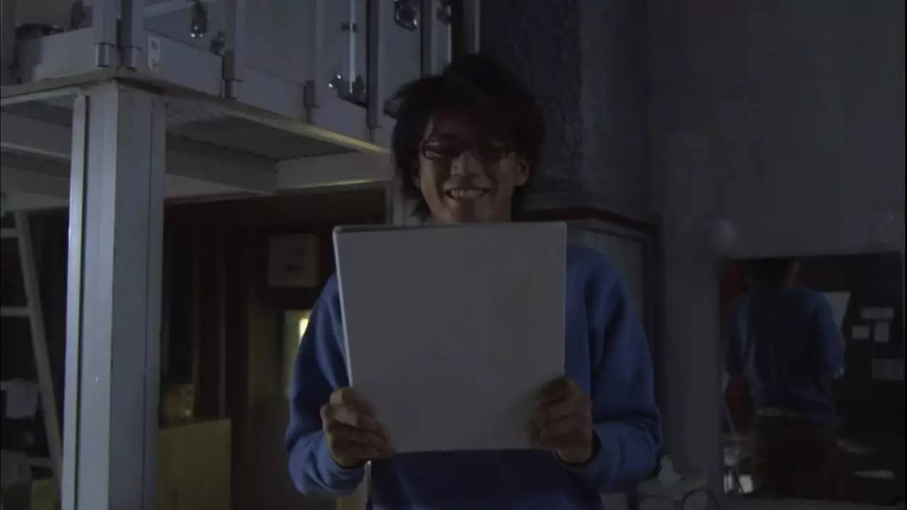 个房间里做着羞羞的…九游会五个痴汉在一(图10)